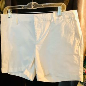 NWT Tommy Hilfiger white shorts .